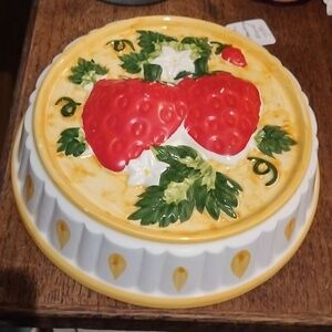 Strawberry ceramic mold. O26GW4